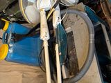 un ventilateur posé sur une table