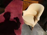Paire de fauteuils confortables dits "crapauds" garniture de… (photo 4)