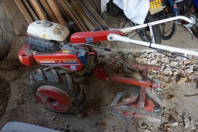 Motoculteur avec charrue marque YANNMAR, NY K 782 - Photo 1