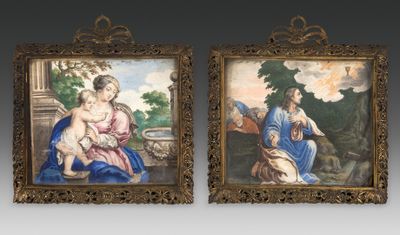 deux tableaux encadrés représentant une femme tenant un enfant et un homme tenant un bébé