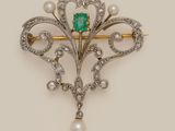 an antique emerald and pearl broochle