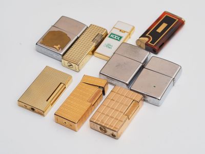 a lot of lighters that are sitting on a table