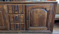 Buffet bas (d'un ancien deux corps ?) en bois naturel moulur… (photo 2)