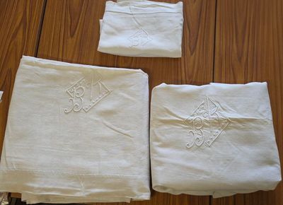 651 / CH-B5 / Lot de deux draps identiques chiffrés "B.