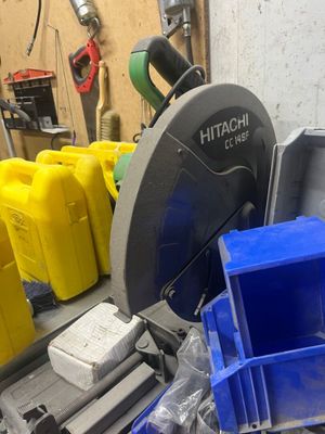 a picture of a bunch of tools that are sitting on a table