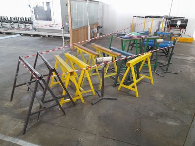 many chairs that are lined up in a room