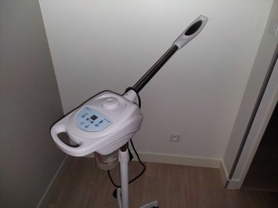 a white and black steam mop sitting on top of a wooden floor