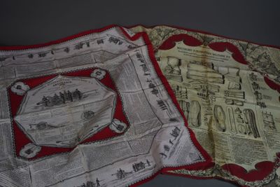 deux morceaux de tissu sur lesquels est représenté un bâtiment