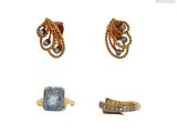 trois bagues en or et une bague sertie d'une topaze bleue