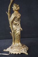 Lampadaire en bronze de style asiatique - tenu par une geish… (photo 2)