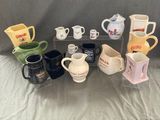 de nombreux types de tasses à café posées sur une table