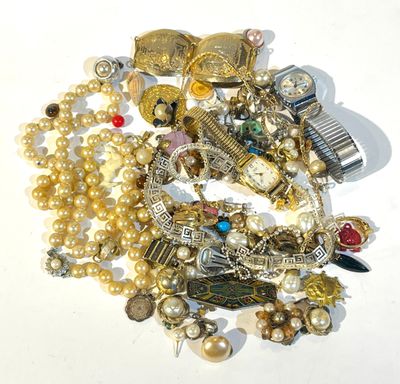 Ensemble de bijoux fantaisies comprenant coliers, boucles d'…