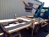 a crane that is sitting on the back of a truck