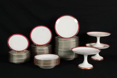 a lot of plates that are stacked on top of each other