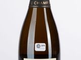 une bouteille de champagne sur fond blanc, avec un fond blanc