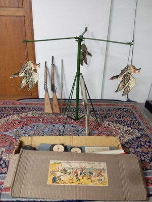 birds that are sitting on top of a box on the floor