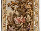 une tapisserie représentant une femme sur une balançoire suspendue à un arbre