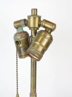 PIED DE LAMPE en verre moulé pressé représentant un aigle. (photo 4)
