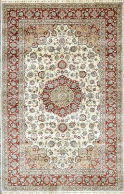 an ivory and red rug with a medallion design