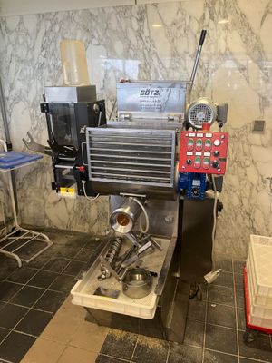 Machine à fabriquer les pâtes DOMINIONI avec matrices