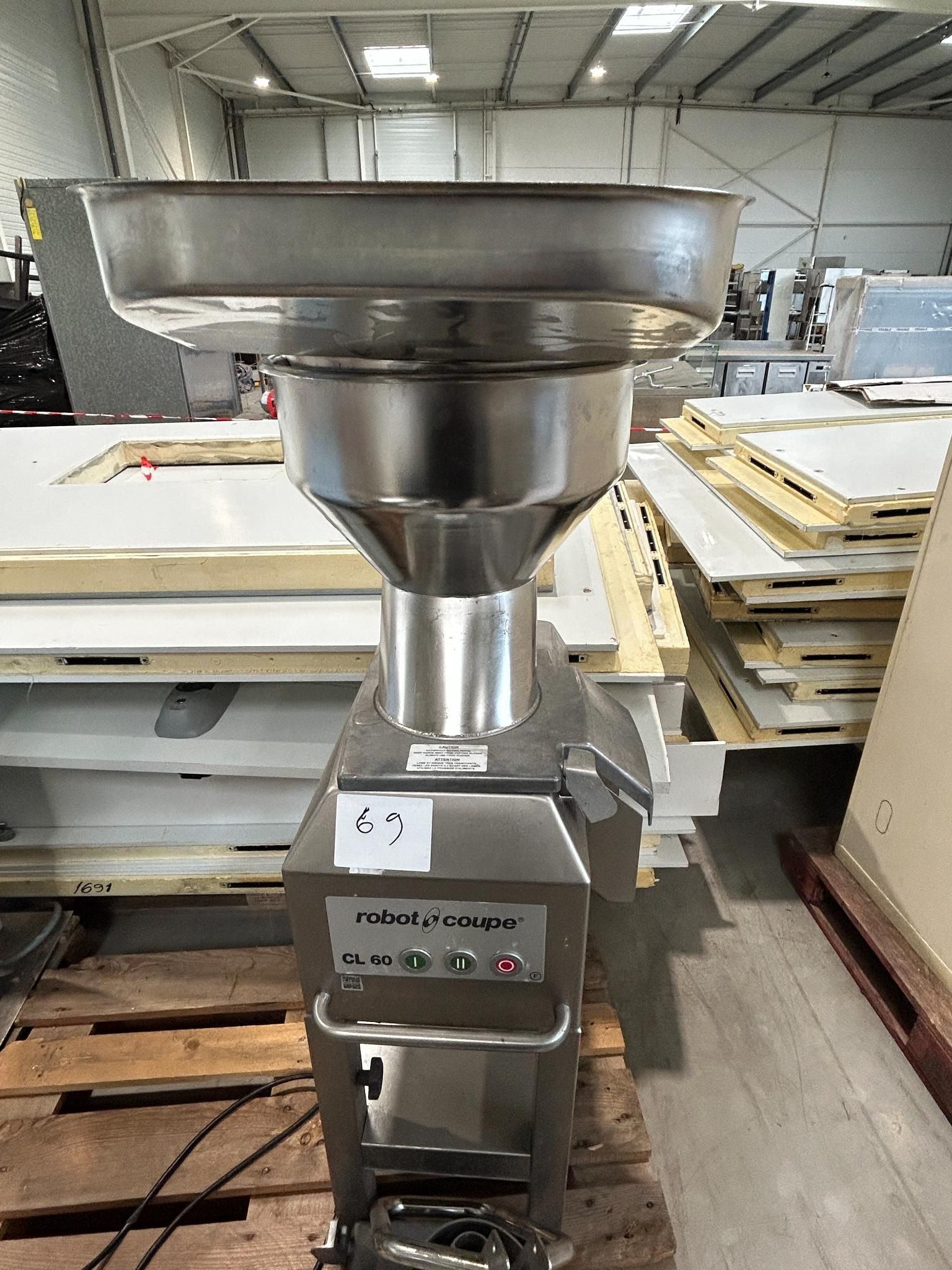 Coupe légumes Robot coupe CL60, dimensions : 40x60x130 cm, n…