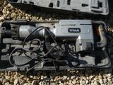 deux outils qui traînent par terre