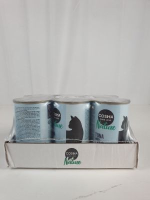 trois boîtes de nourriture pour chat dans un carton posé sur une table