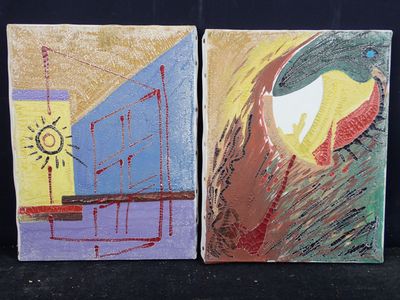 deux peintures représentant un oiseau et un soleil sur un fond noir