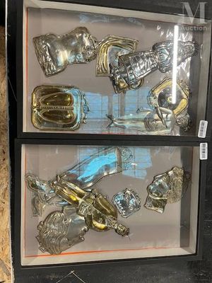 une photo d'une vitrine contenant de nombreux objets en verre