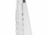 sculpture représentant un voilier en cristal sur fond blanc