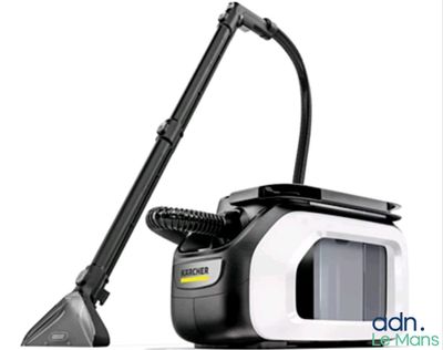 une photo en noir et blanc d'un aspirateur muni d'une poignée noire