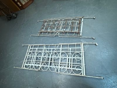 2 lits cage pour enfants, en l'état