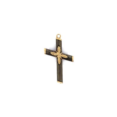 un gros plan d'une croix sur fond blanc