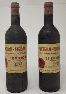 2 bouteilles Château FIGEAC, 1° Grand Cru St-Emilion 1977 (e…