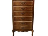 une photo d'une commode en bois