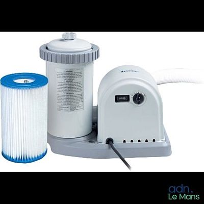 an image of a water filtrator with a filter attached to it