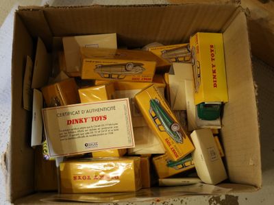 une boîte contenant différents types de fromages