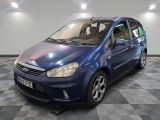 la photo d'une voiture bleue garée dans un garage