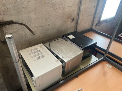 Bureau 1 - 2 bureaux en bois stratifié