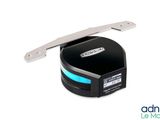 une image représentant une photo en noir et blanc d'un chargeur USB