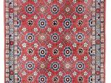 un tapis rouge et bleu à motifs