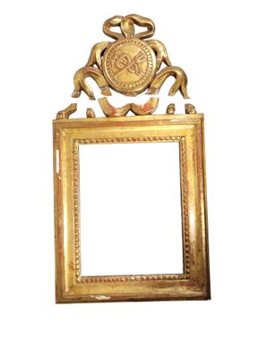 a picture of a gold frame with a picture on it