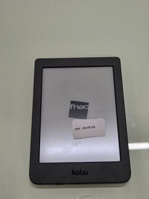 une photo d'un Kindle posé sur une table