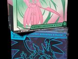 Deux boîtes de cartes à collectionner Pokémon sont posées sur une table.