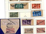 Plusieurs types de timbres différents sont présentés sur une feuille de papier