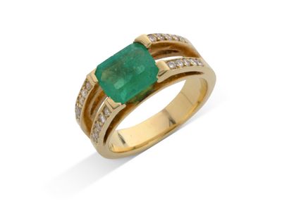 Bague “Emeraude” Emeraude rectangulaire à pans coupés et dia…