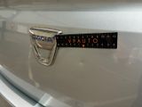 a sticker that says vauto on the front of a car