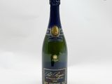 La bouteille de champagne est vide et prête à être remplie.