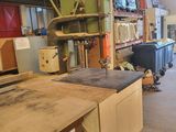 a machine that is sitting in the middle of a room