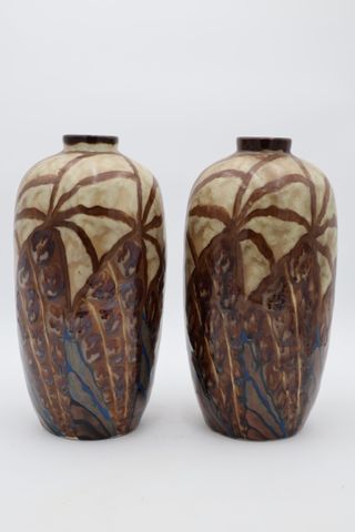 THARAUD. Limoges. Paire de vases décor marmoréen marron. H : 29,5...